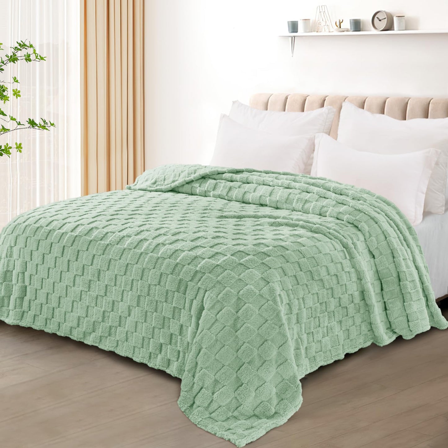 Exclusivo Mezcla Fleece Throw Blanket for Couch,Super Soft and Warm Lightweight Checkered Pattern Blankets for All Seasons, 50x60 Inches, Navy Blue
