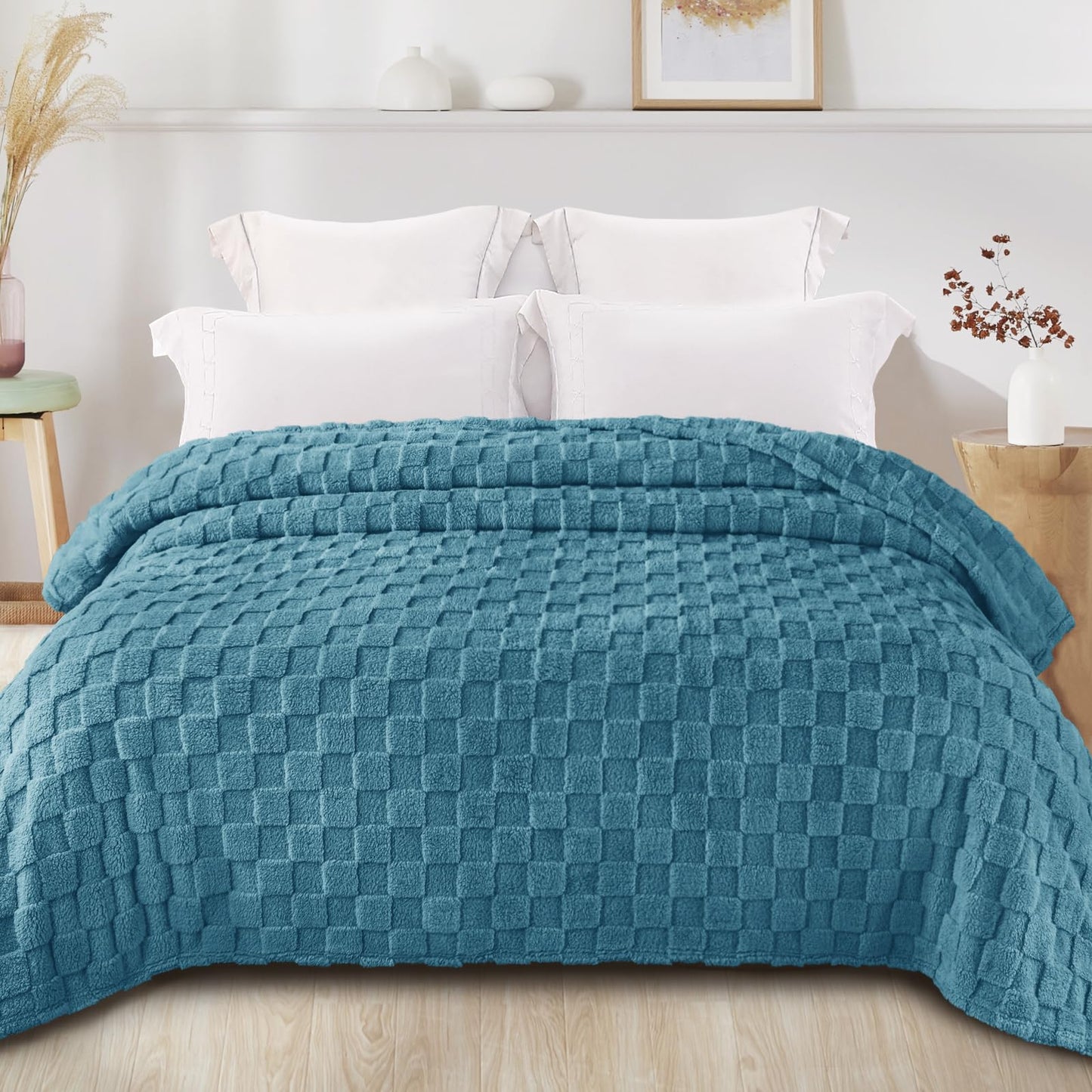Exclusivo Mezcla Fleece Throw Blanket for Couch,Super Soft and Warm Lightweight Checkered Pattern Blankets for All Seasons, 50x60 Inches, Navy Blue